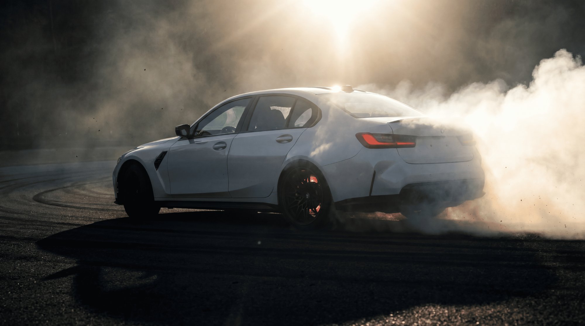 Drift spectaculaire - Fumée et contre-jour